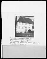 Südansicht / Ehem. Kaplaneihaus in 88356 Ostrach (1971 - LAD Baden-Württemberg, Außenstelle Tübingen, Quelle: bildindex.de)