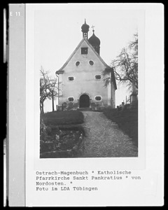 Nordostansicht / Kath. Kirche St. Pankratius in 88356 Ostrach-Magenbuch (o.A. - LAD Baden-Württemberg, Außenstelle Tübingen, Quelle: bildindex.de)