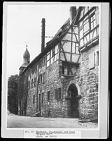 Ansicht von Nordosten / Wohnhaus, sog. Hof bzw. Feuersteinsches Haus in 69412 Eberbach am Neckar (um 1950 - https://www.bildindex.de/document/obj20117714?medium=mi05154d10&part=1)